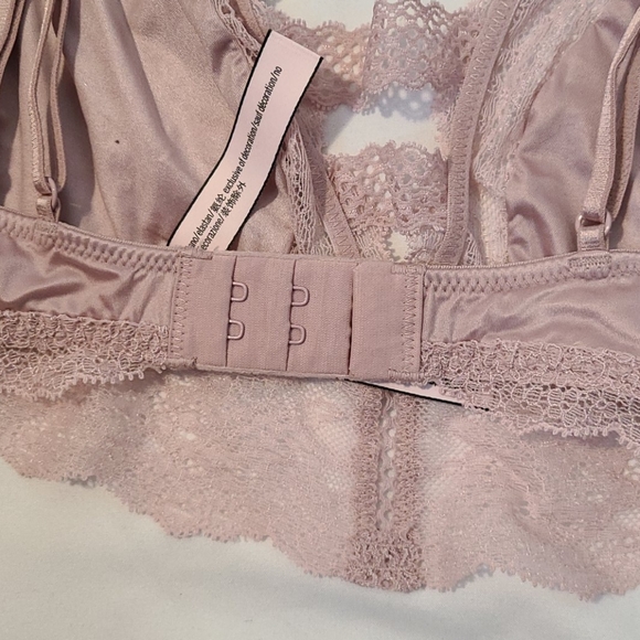 BUY 1 GET 1 FREE VICTORIA SECRET BRALETTE - Picture 8 of 12
